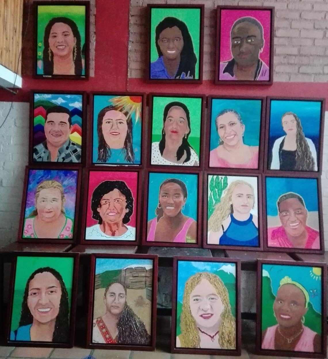 Retratos pintados por las participantes de Lienzos de la Memoria